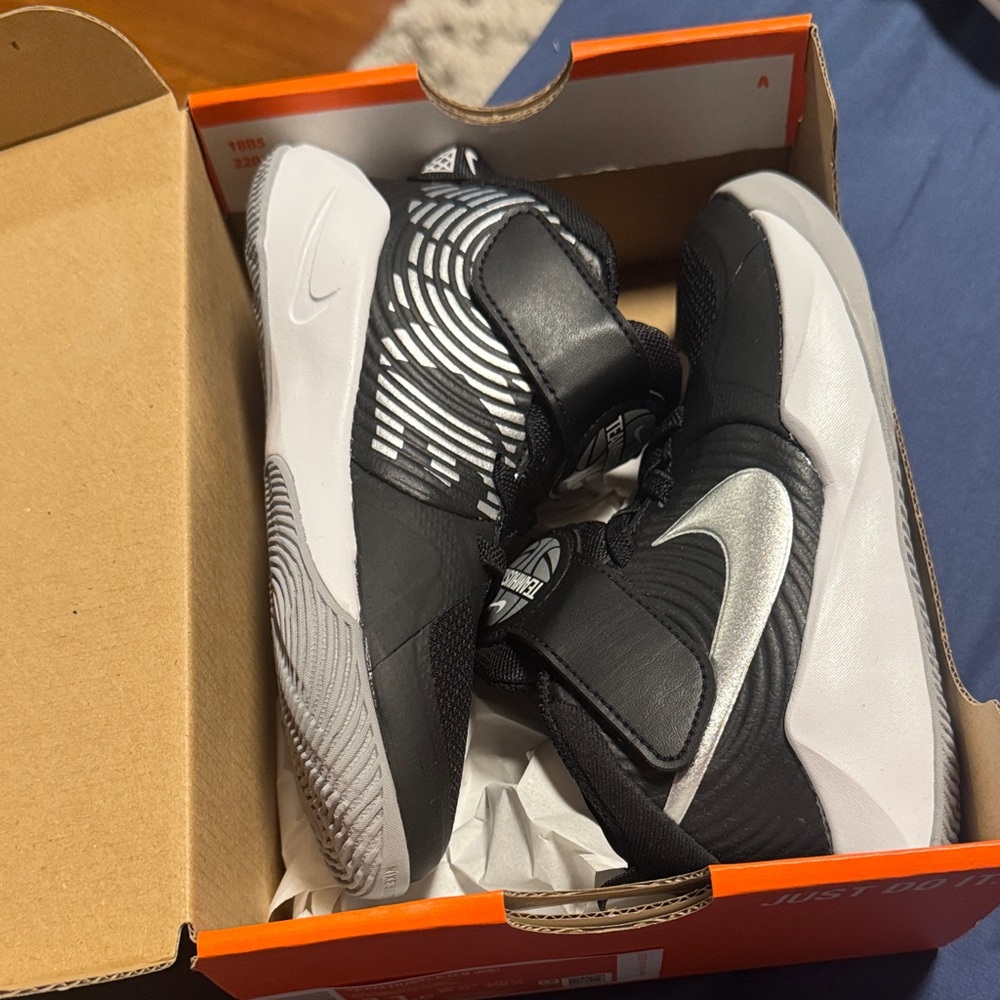 Nike Kids Black and White Sneakers BRAND NEW WITH BOX